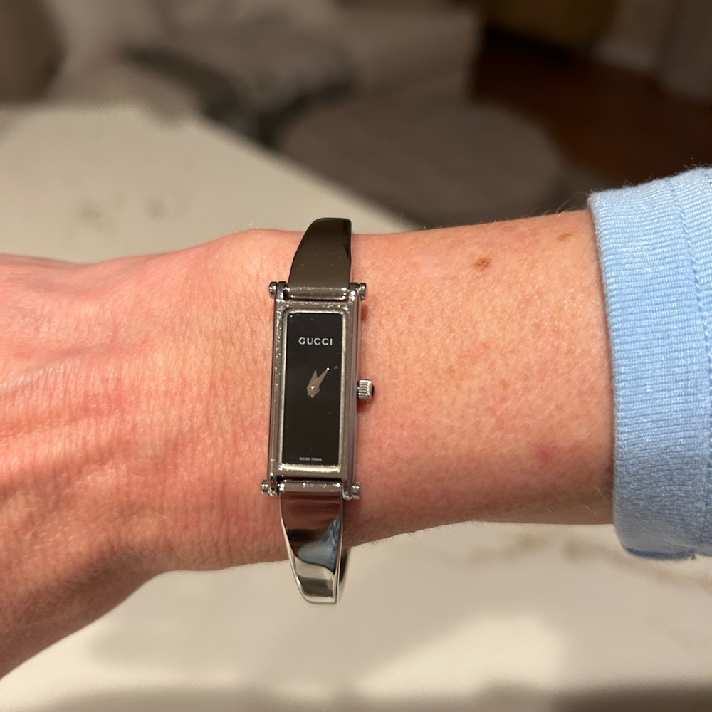 Gucci Silver and Black 1500l Watch